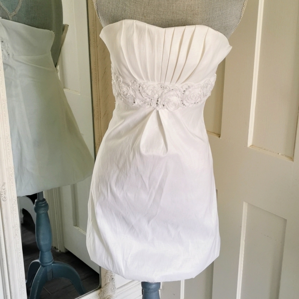 Ariella Mini White Floral Strapless Prom Formal Mini Dress. Size XS.